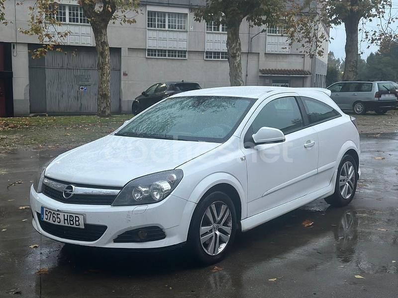 Blanco Usado 2010 Opel Astra GTC Sport Berlina | 3999 € (Precio justo) - Imagen 1/4