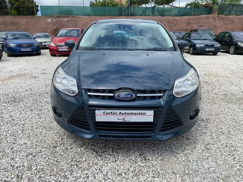 Usado Ford Focus Sport 115 CV (84 kW) 2014 Gris / plata Berlina