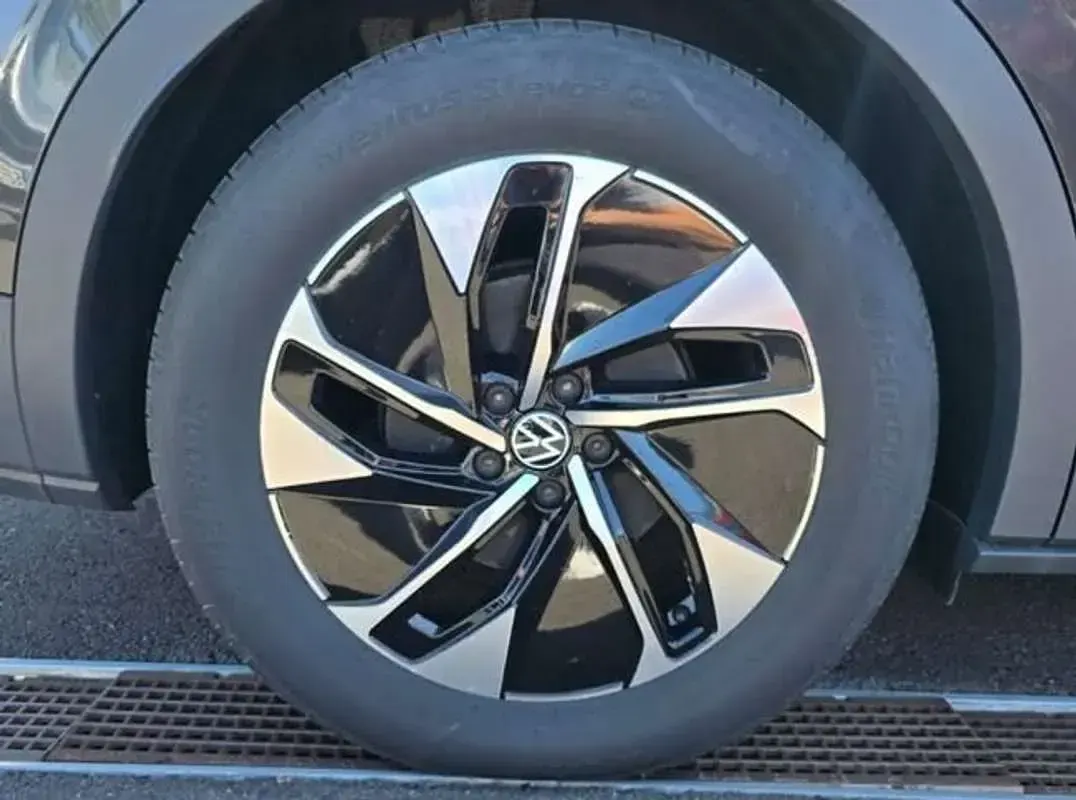 Usado VW ID.4 Pro 150 kW (204 CV) 2025 Gris SUV