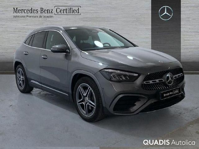 Usado Mercedes GLA200 AMG line 150 CV (110 kW) 2026 Gris montaña SUV