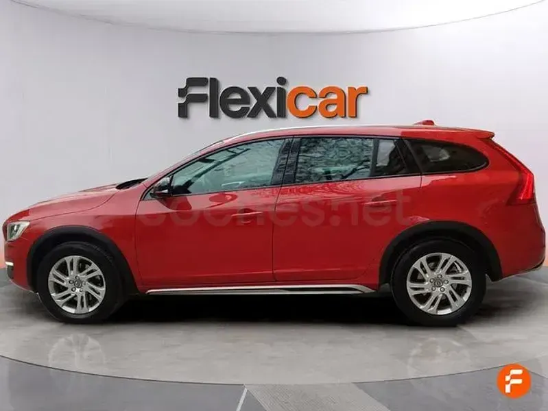 Usado Volvo V60 Kinetic 120 CV (88 kW) 2017 Rojo Familiar