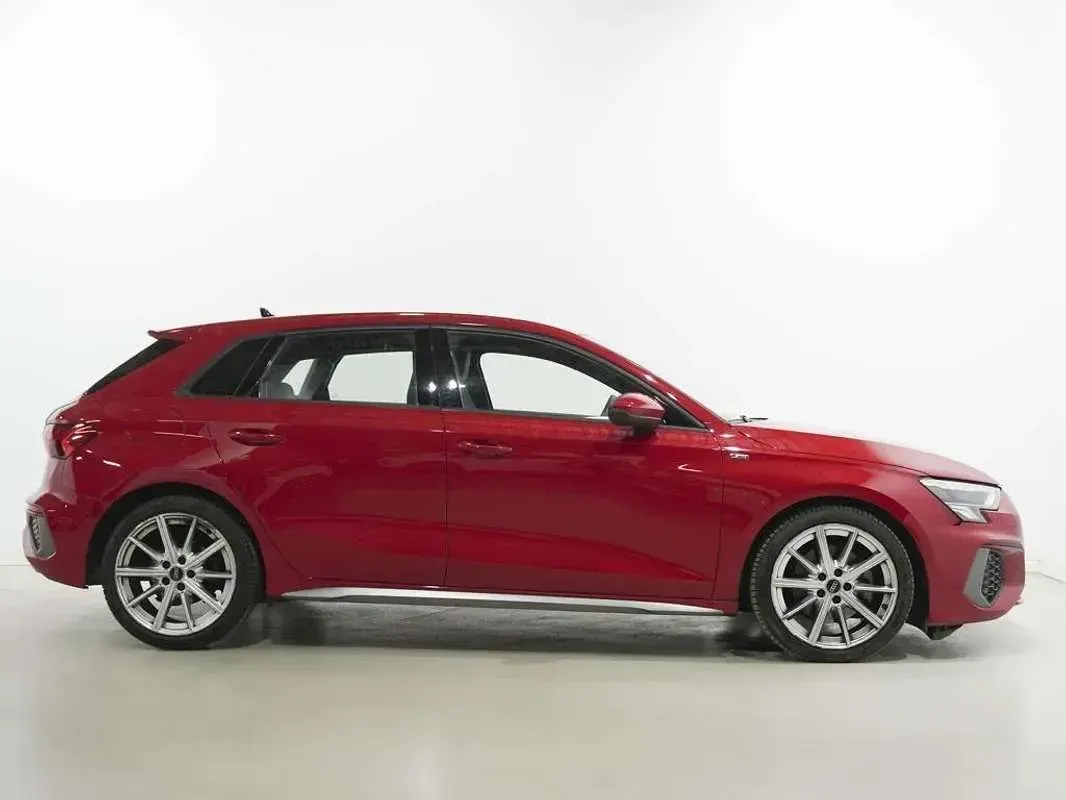 Usado Audi A3 Sportback 150 CV (110 kW) 2021 Rojo Utilitario
