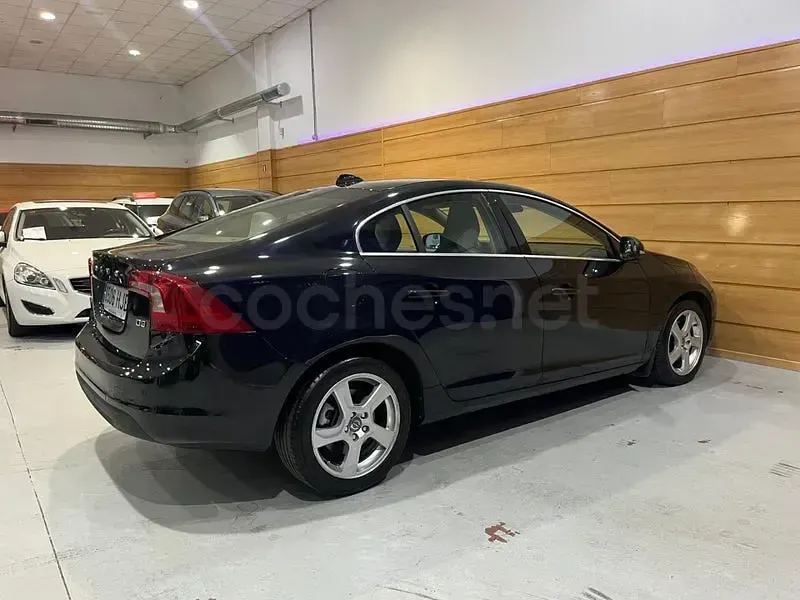 Usado Volvo S60 Momentum 163 CV (119 kW) 2012 Negro Berlina