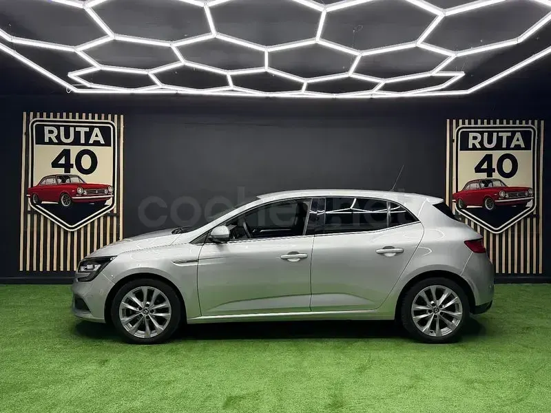 Usado Renault Mégane Zen 130 CV (95 kW) 2018 Gris / plata Berlina