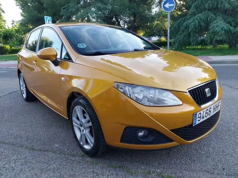 Usado Seat Ibiza Copa 90 CV (66 kW) 2011 Beige Berlina