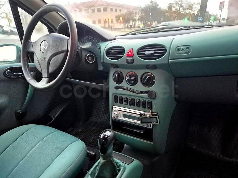 Usado Mercedes A160 Elegance 102 CV (75 kW) 1998 Verde Monovolumen