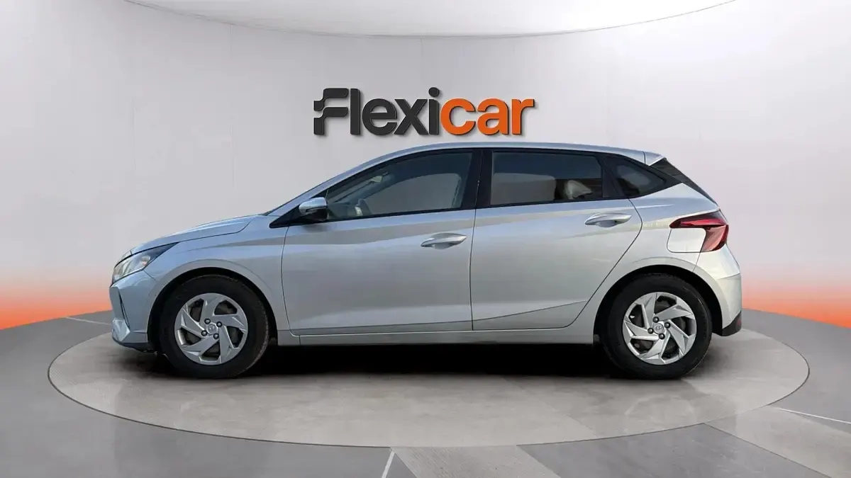 Usado Hyundai i20 84 CV (61 kW) 2022 Gris Utilitario