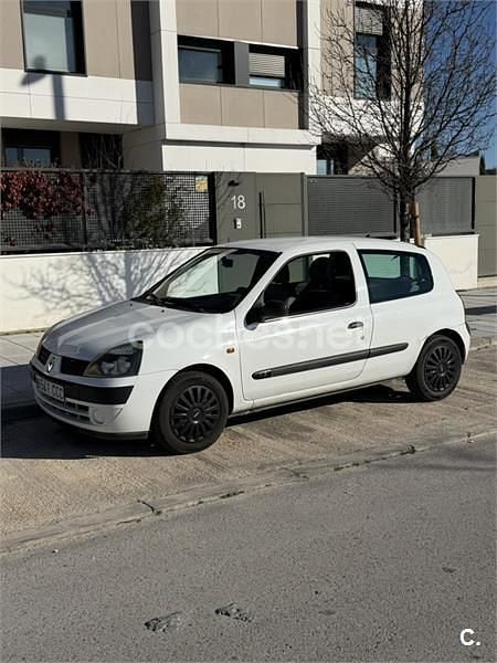 Usado Renault Clio II Authentique 60 CV (44 kW) 2002 Blanco Berlina