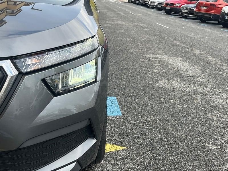 Usado Skoda Kamiq Ambition 110 CV (80 kW) 2023 Gris / plata SUV