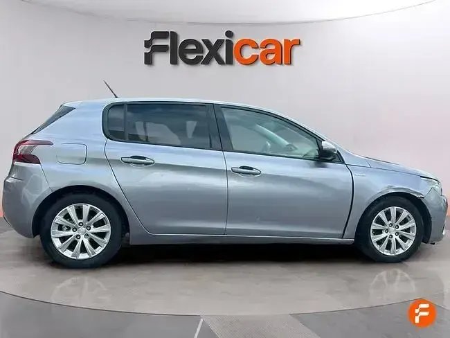 Usado Peugeot 308 Active 130 CV (95 kW) 2020 Gris Berlina