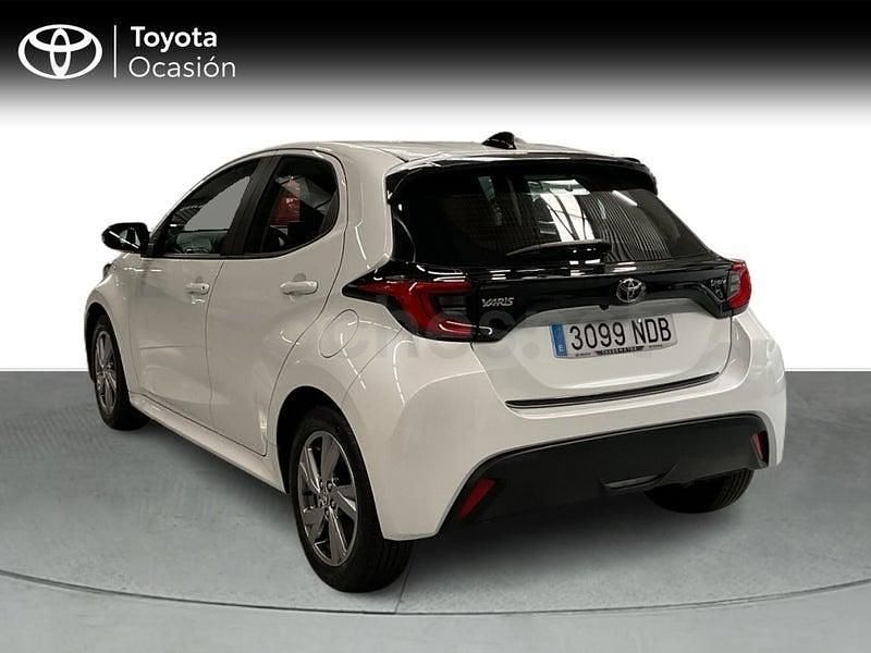 Usado Toyota Yaris Hybrid Active 116 CV (85 kW) 2025 Blanco Berlina