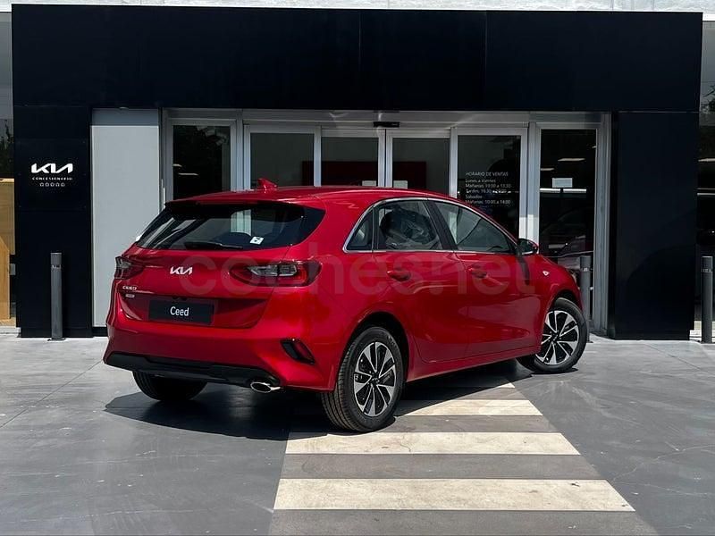 Usado Kia Ceed 100 CV (73 kW) 2025 Rojo Utilitario