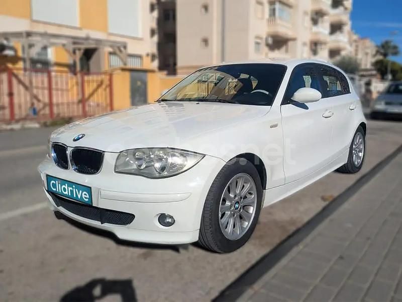 Begagnad BMW 118 143 HK (105 kW) 2006 Vit Halvkombi