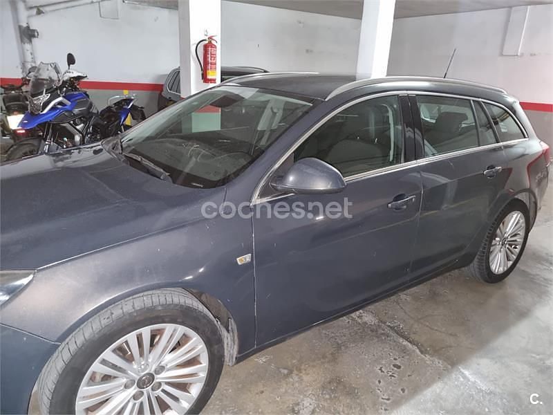 Usado Opel Insignia Sportive 160 CV (117 kW) 2013 Gris / plata Familiar