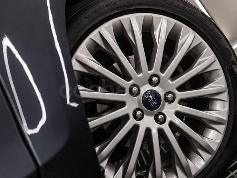 Usado Ford Focus Sport 109 CV (80 kW) 2006 Gris / plata Berlina