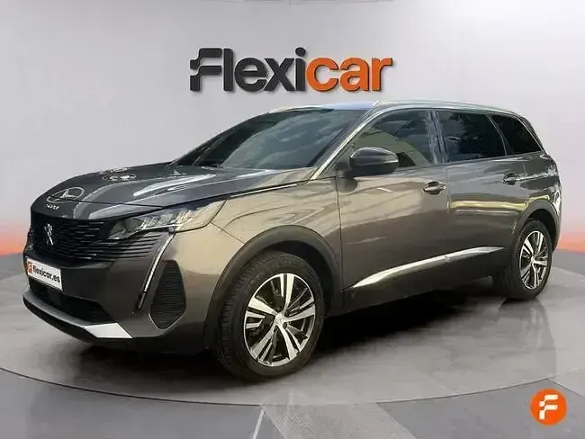 Usado Peugeot 5008 Allure 130 CV (95 kW) 2024 Gris SUV