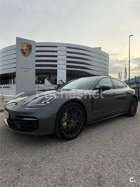 Usado Porsche Panamera Platinum Edition 462 CV (339 kW) 2023 Gris / plata Familiar