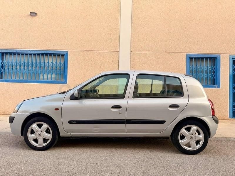 Usado Renault Clio II Extreme 75 CV (55 kW) 2002 Azul Berlina