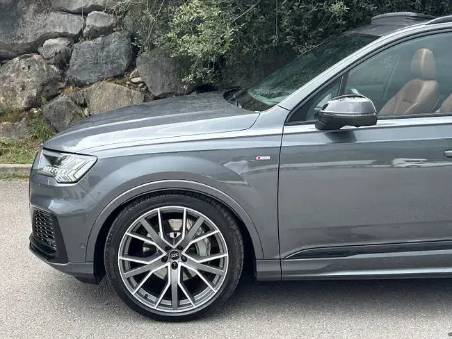 Usado Audi Q7 S-line plus 286 CV (210 kW) 2020 Gris SUV