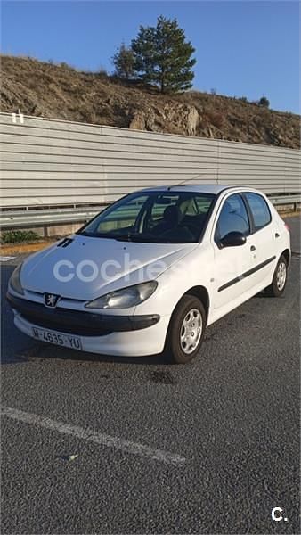 Usado Peugeot 206 75 CV (55 kW) 2000 Blanco Berlina