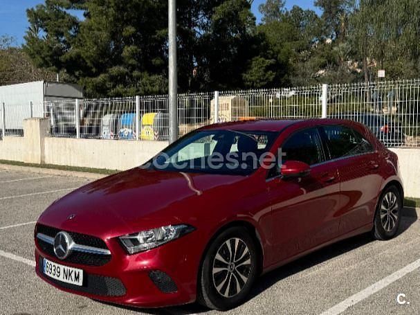 Usado Mercedes A180 136 CV (100 kW) 2023 Rojo Berlina