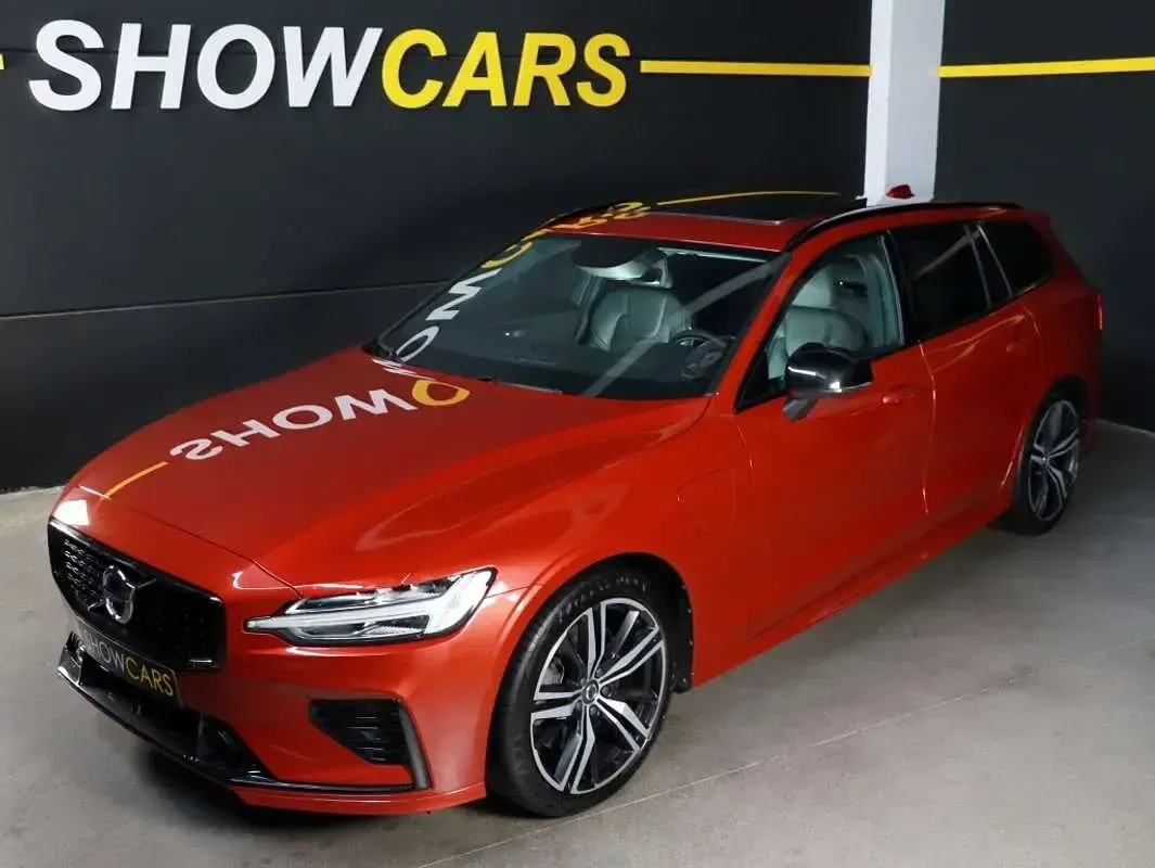 Begagnad Volvo V60 R-Design 392 HK (288 kW) 2022 Röd Kombi