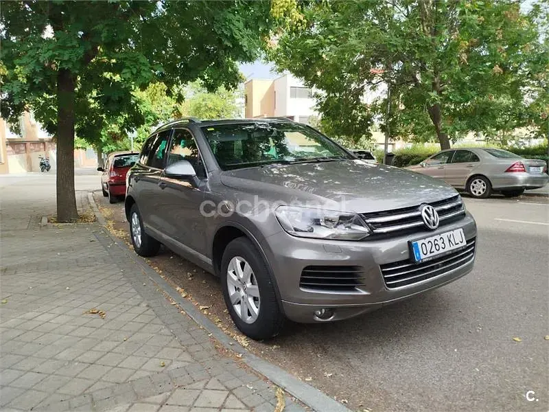 Usado VW Touareg R-line 245 CV (180 kW) 2012 Gris / plata SUV