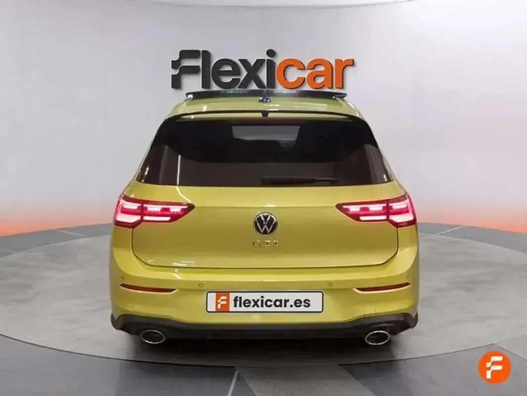 Usado VW Golf VII GTI 300 CV (220 kW) 2021 Amarillo Utilitario