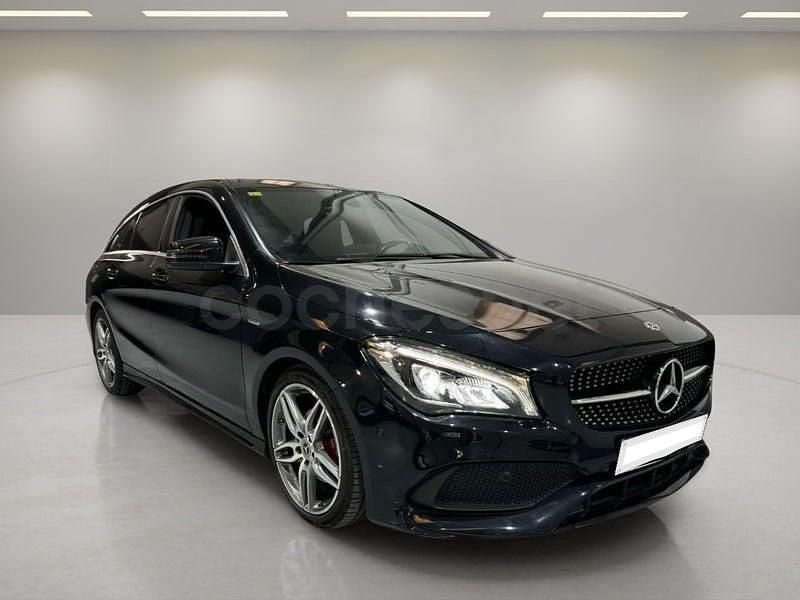 Usado Mercedes CLA200 Shooting Brake 136 CV (100 kW) 2018 Negro Familiar