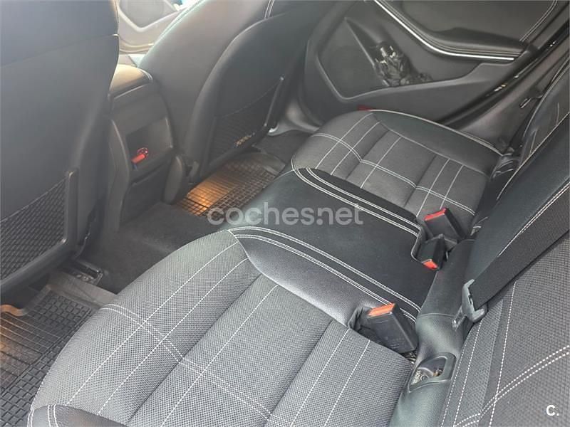 Usado Mercedes CLA180 Shooting Brake 122 CV (89 kW) 2015 Negro Familiar