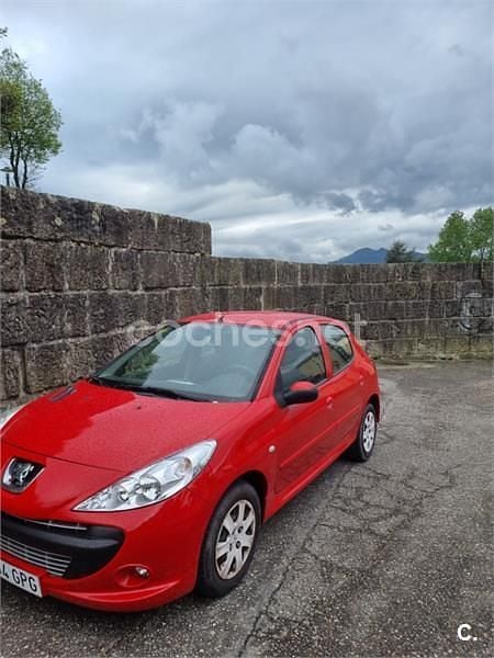 Usado Peugeot 206+ 70 CV (51 kW) 2009 Rojo Utilitario
