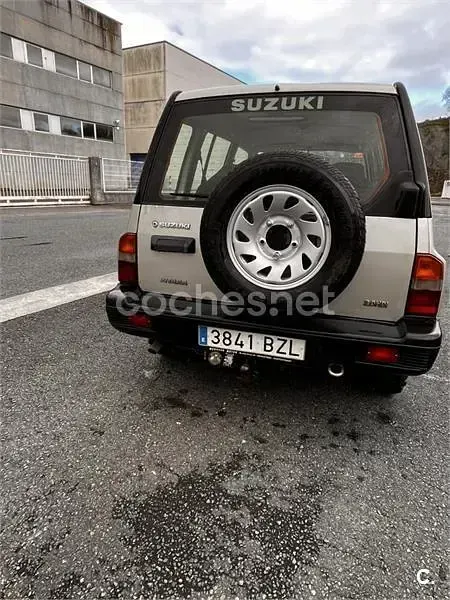Usado Suzuki Vitara 90 CV (66 kW) 2002 Beige SUV