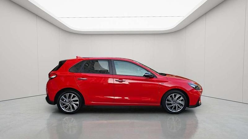Usado Hyundai i30 N Line 120 CV (88 kW) 2019 Rojo Berlina