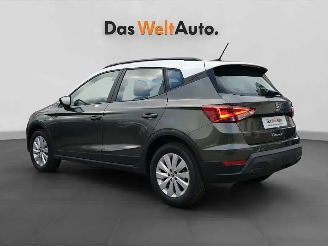 Usado Seat Arona Style 110 CV (80 kW) 2024 Plateado SUV