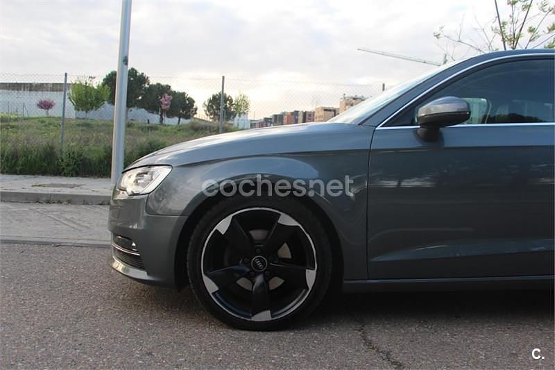 Usado Audi A3 Ambition 150 CV (110 kW) 2014 Gris / plata Berlina