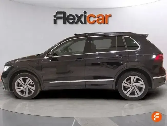 Käytetty VW Tiguan R-line 245 HP (180 kW) 2022 Musta Katumaasturi