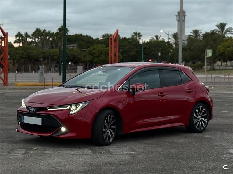 Usado Toyota Corolla Style 122 CV (89 kW) 2021 Rojo Berlina