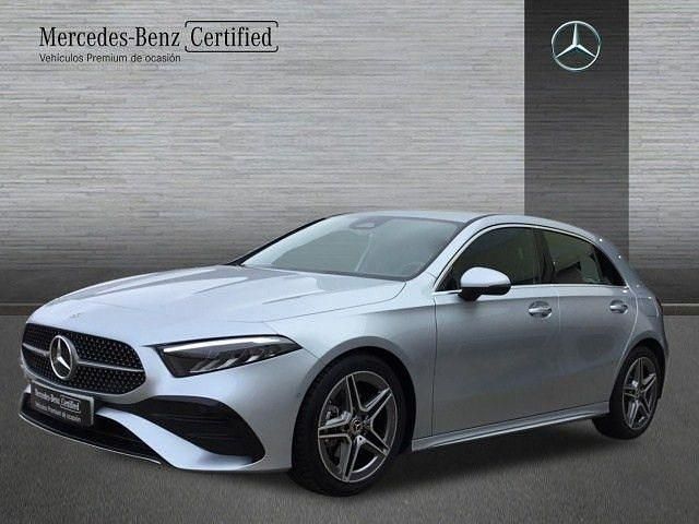 Usado Mercedes A180 AMG line 136 CV (100 kW) 2025 Plata hightech