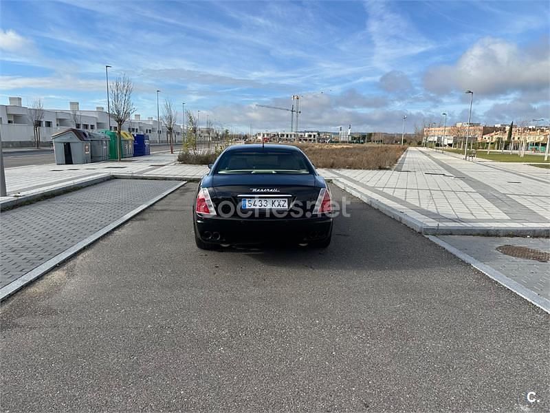 Usado Maserati Quattroporte GT 400 CV (294 kW) 2006 Negro Berlina