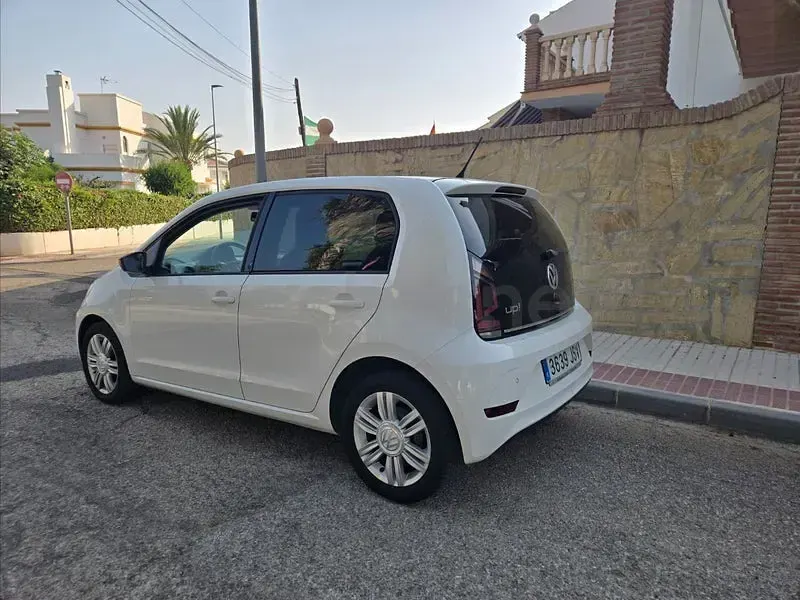 Usado VW up! high up! 75 CV (55 kW) 2016 Blanco Utilitario