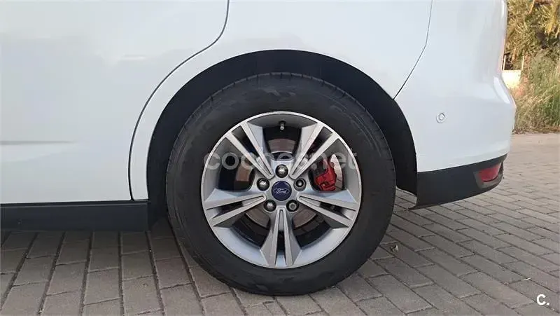 Usado Ford C-MAX Titanium 120 CV (88 kW) 2016 Blanco Monovolumen