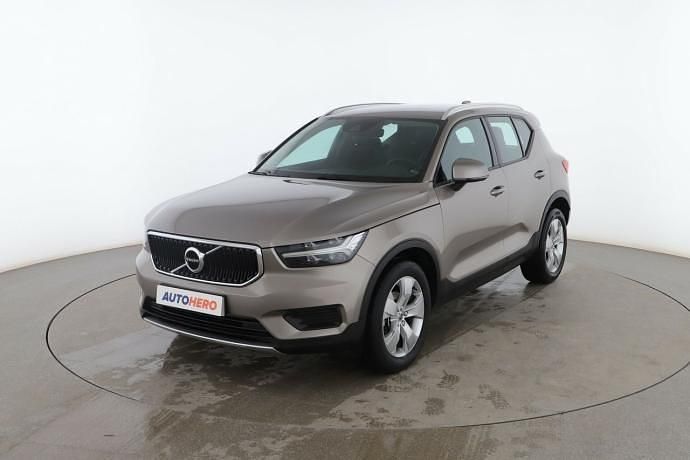 Beige Usado 2020 Volvo XC40 Momentum SUV | 22.799 € (Precio justo) - Imagen 1/4