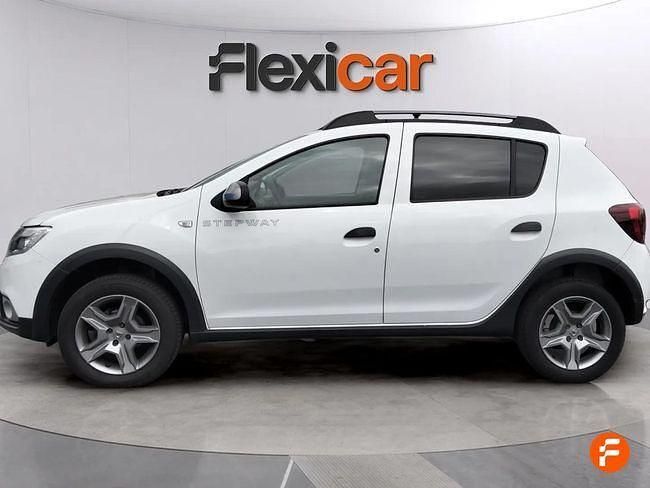 Usado Dacia Sandero Comfort 90 CV (66 kW) 2019 Blanco Utilitario