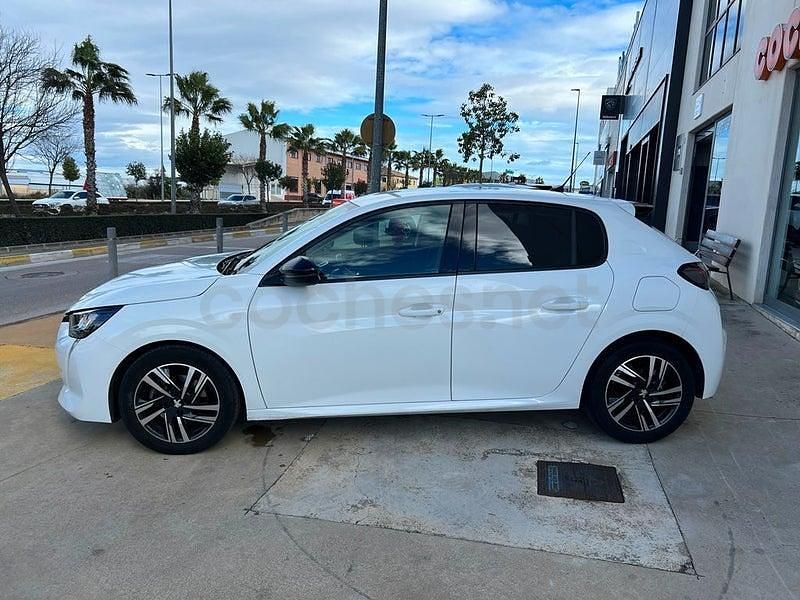Usado Peugeot 208 Allure 100 CV (73 kW) 2023 Blanco Utilitario