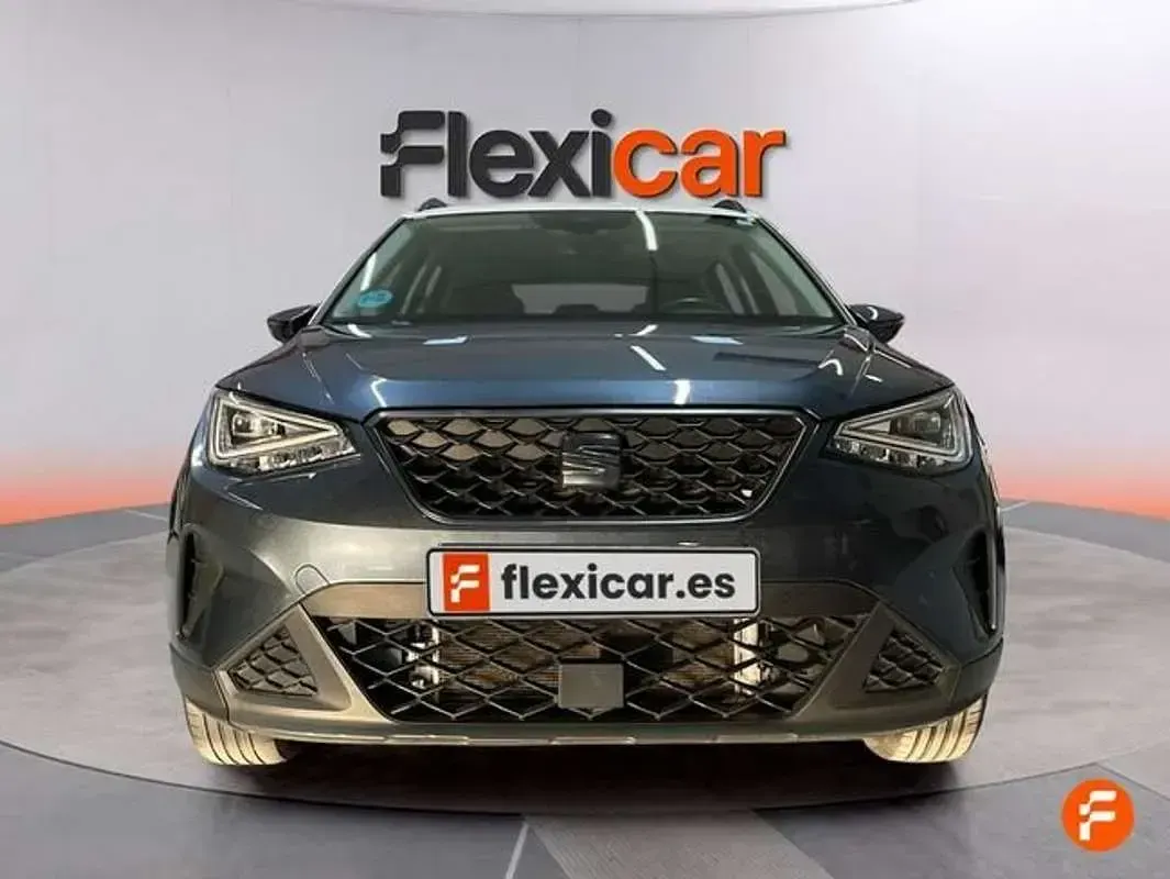 Usado Seat Arona Reference 95 CV (69 kW) 2023 Gris SUV