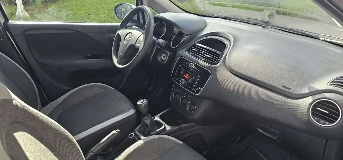 Usado Fiat Punto Easy 95 CV (69 kW) 2014 Gris Utilitario
