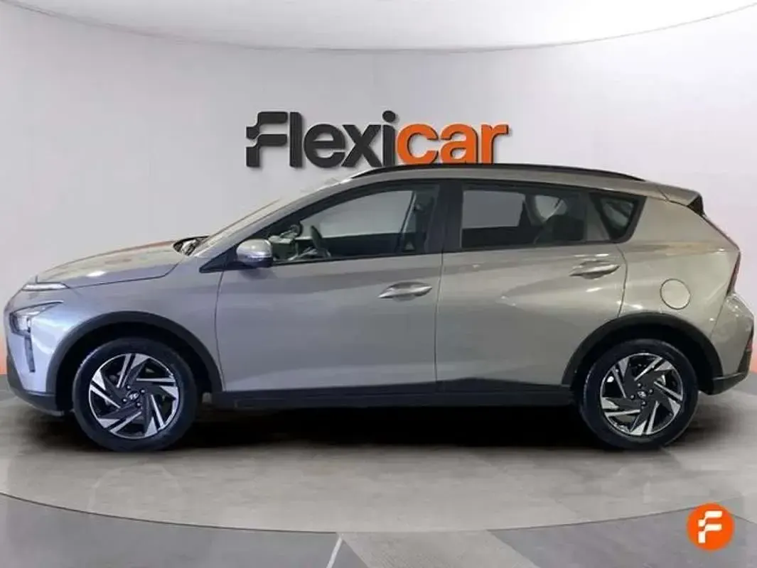 Usado Hyundai Bayon 84 CV (61 kW) 2022 Gris SUV