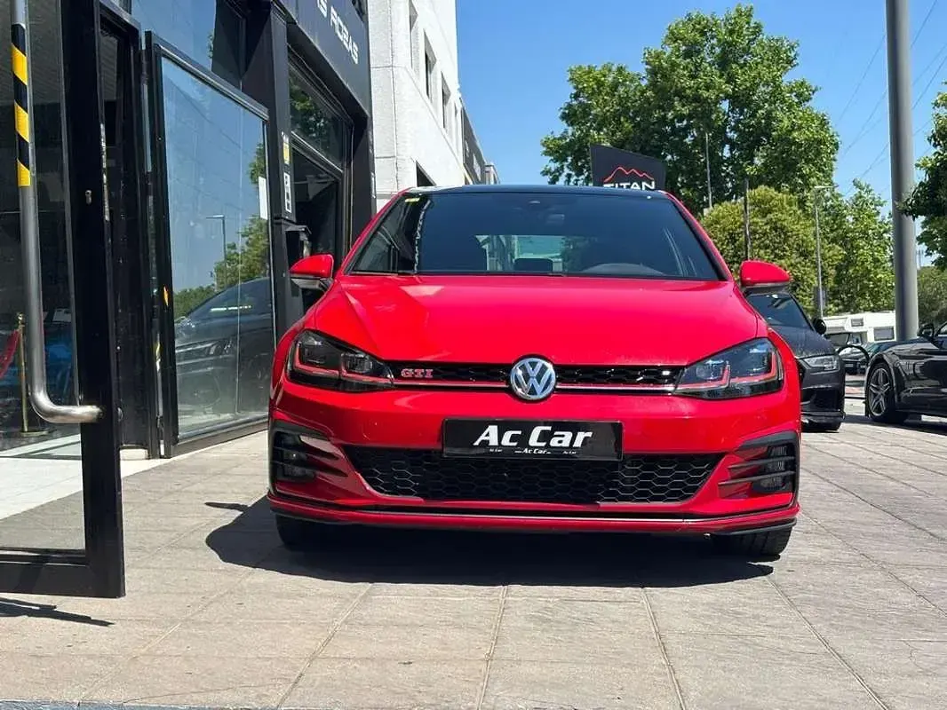 Usado VW Golf VII GTI 245 CV (180 kW) 2019 Rojo Utilitario