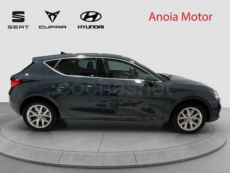 Usado Seat Leon Style 116 CV (85 kW) 2025 Gris / plata Berlina