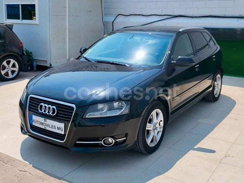 Negro Usado 2011 Audi A3 Sportback Attraction Berlina | 6990 € (Precio justo) - Imagen 1/4